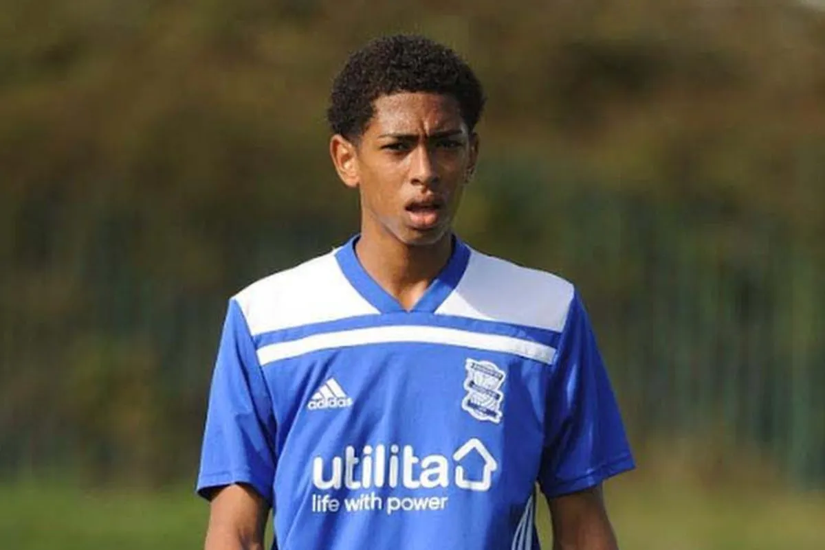 آغاز فوتبال به صورت حرفه‌ای