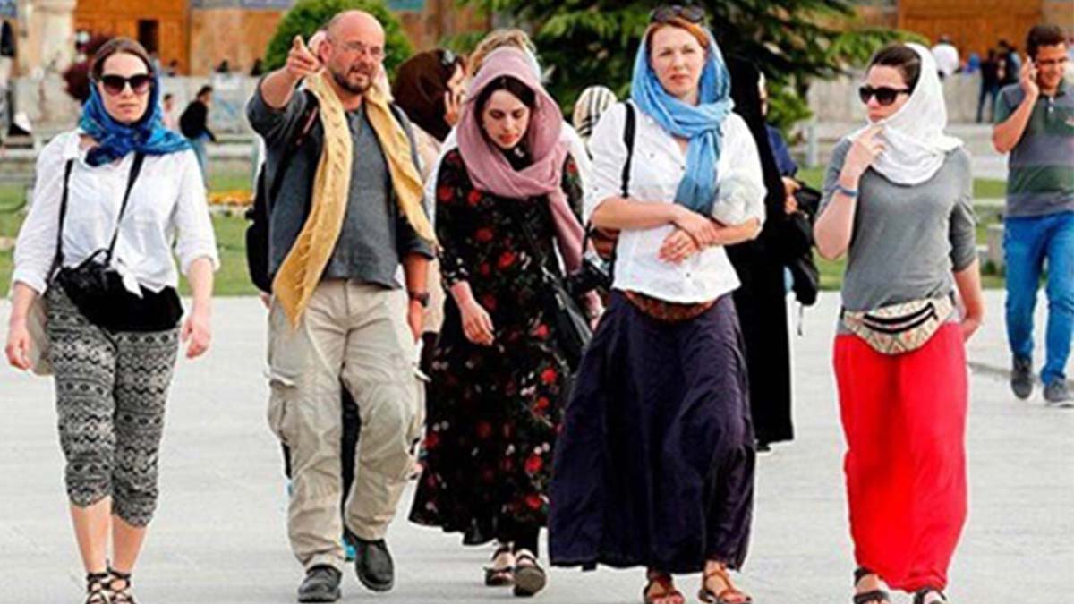 راهنمای انتخاب لباس مناسب برای سفر خارجی (به 5 کشور) لباس مناسب برای سفر ترکمنستان