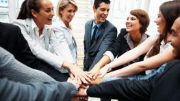 چگونه ذهن شادی داشته باشیم؟ (8 ترفند شادی همیشگی) چگونه ذهن شادی داشته باشیم؟ (8 ترفند شادی همیشگی)