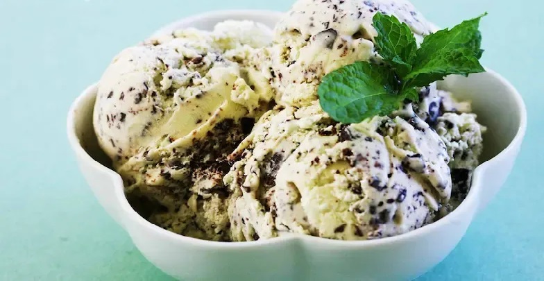 طرز تهیه بستنی موزی خانگی + 4 رسپی متنوع و بدون ثعلب