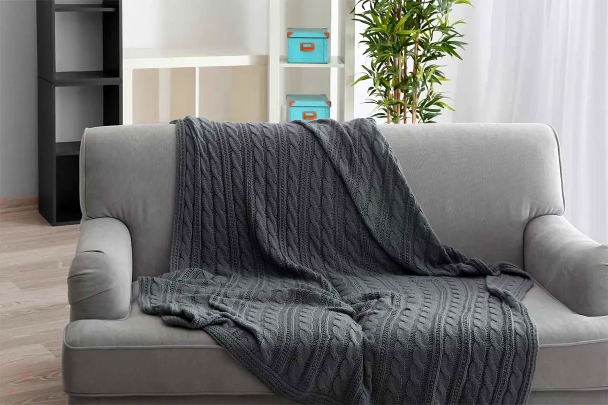 شال مبل چیست و چه کاربردی دارد؟ انواع شال مبل و کاربرد هر یک