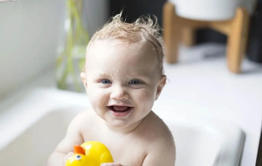 راهنمای خرید شامپو نوزادان و خردسالان؛ نکات مهم برای تهیه شامپو بچه