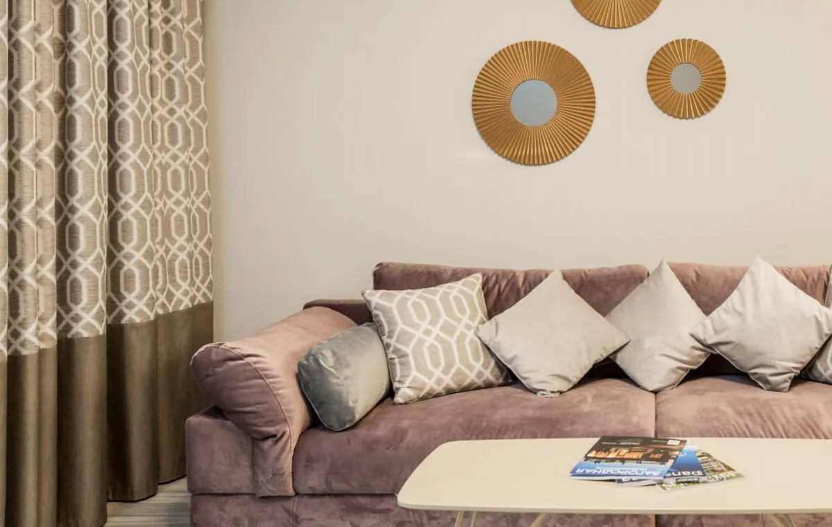 راهنمای انتخاب کوسن برای چیدمان دکوراسیون؛ انواع جنس کوسن و پارچه مناسب