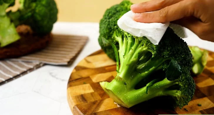 کرم گیری کلم بروکلی | آشنایی با ترفندهای از بین بردن کرم های داخل کلم بروکلی