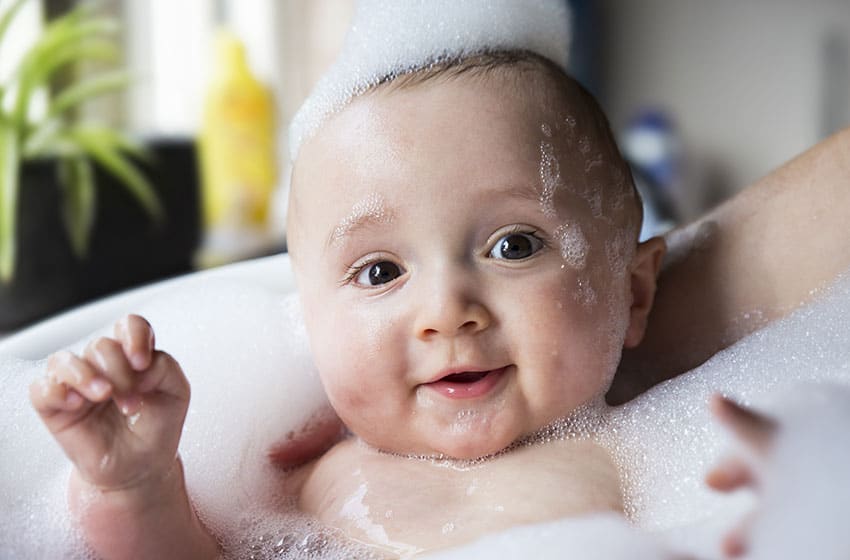 راهنمای خرید شامپو نوزادان و خردسالان؛ نکات مهم برای تهیه شامپو بچه