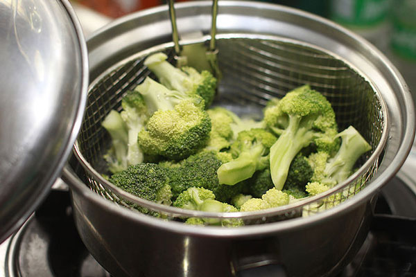 کرم گیری کلم بروکلی | آشنایی با ترفندهای از بین بردن کرم های داخل کلم بروکلی