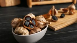 آیا سیر سیاه را باید ناشتا بخوریم؟