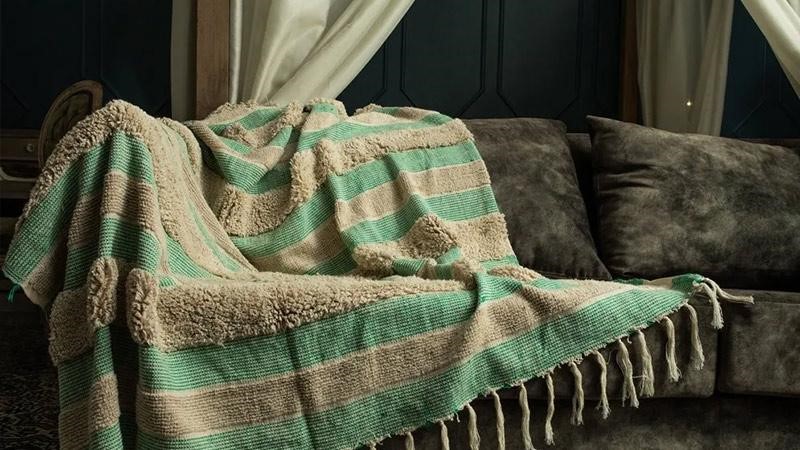 شال مبل چیست و چه کاربردی دارد؟ انواع شال مبل و کاربرد هر یک