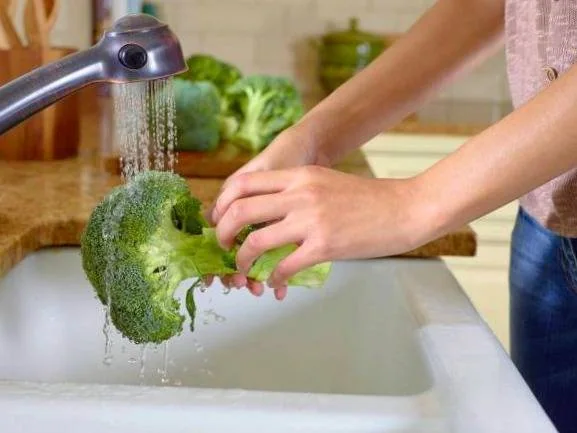 کرم گیری کلم بروکلی | آشنایی با ترفندهای از بین بردن کرم های داخل کلم بروکلی