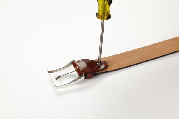 کوتاه کردن کمربند | ترفندهای ساده برای کوتاه کردن چرم کمربند + تصاویر