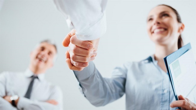 چگونه در مصاحبه شغلی موفق شویم؟ حتما این 15 نکته را رعایت کنید