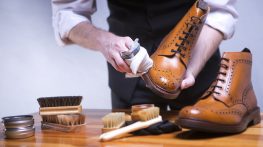 8 ترفند ساده تمیز کردن کفش چرم در خانه 8 ترفند ساده تمیز کردن کفش چرم در خانه