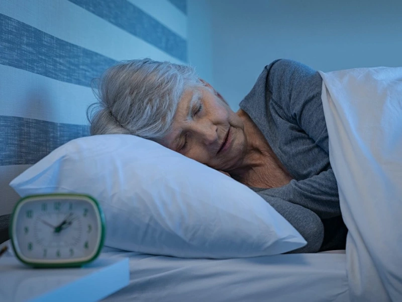 اختلال خواب در سالمندان؛ دلایل بی خوابی و روش های درمان آن