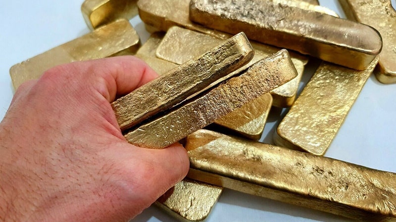 خرید طلای آب شده یا سکه کدام بهتر است؟ تفاوت، مزایا و معایب هر کدام