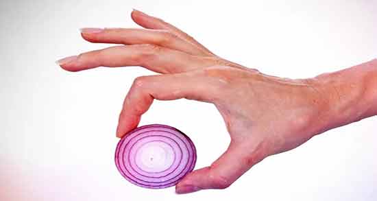 پایین آوردن تب کودک با پیاز | روشی فوری با قطع تب کودکان پایین آوردن تب کودک با پیاز | روشی فوری با قطع تب کودکان