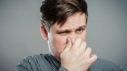 ادرار بدبو نشانه چیست + چگونه می توان آن را درمان کرد؟ ادرار بدبو