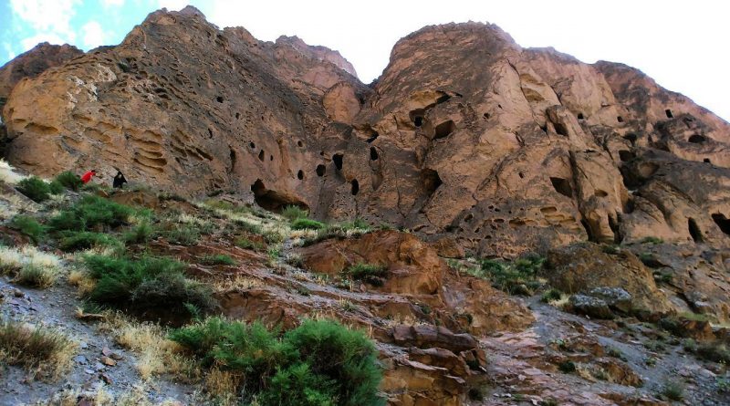 غار سنگی کافر کلی؛ شگفتی اسرارآمیز در کوه های مازندران غار سنگی کافر کلی؛ شگفتی اسرارآمیز در کوه های مازندران