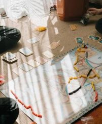 بهترین بازی و سرگرمی برای بزرگسالان در خانه چیست؟