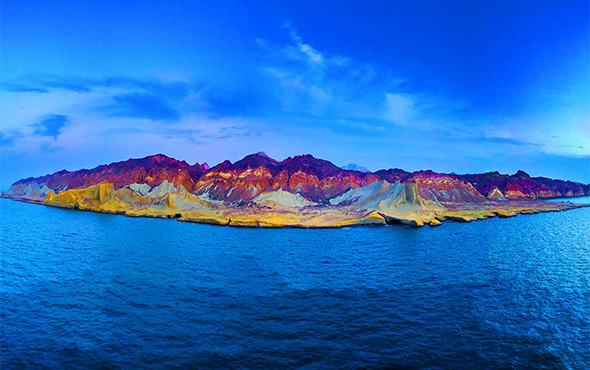 راهنمای سفر به قشم؛ جاذبهها، هزینهها و ترفندهای سفر ارزان (۲۰۲۶) جزیره هرمز (Hormuz Island)
