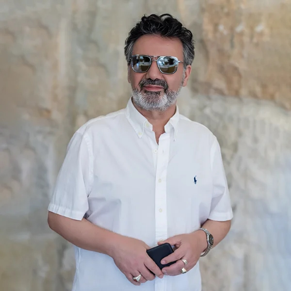 هفت صدای ماندگار ایران؛ خوانندگانی که نسلها با ترانههایشان زندگی کردند معین؛ صدای آرام عشق و پیوند موسیقی پاپ با آواز ایرانی