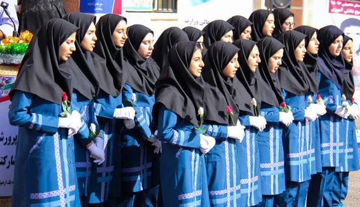 قیمت روپوش مدارس اعلام شد؛ خرید از فروشگاه خاص اجباری نیست خانوادهها چگونه تخلفات را پیگیری کنند؟