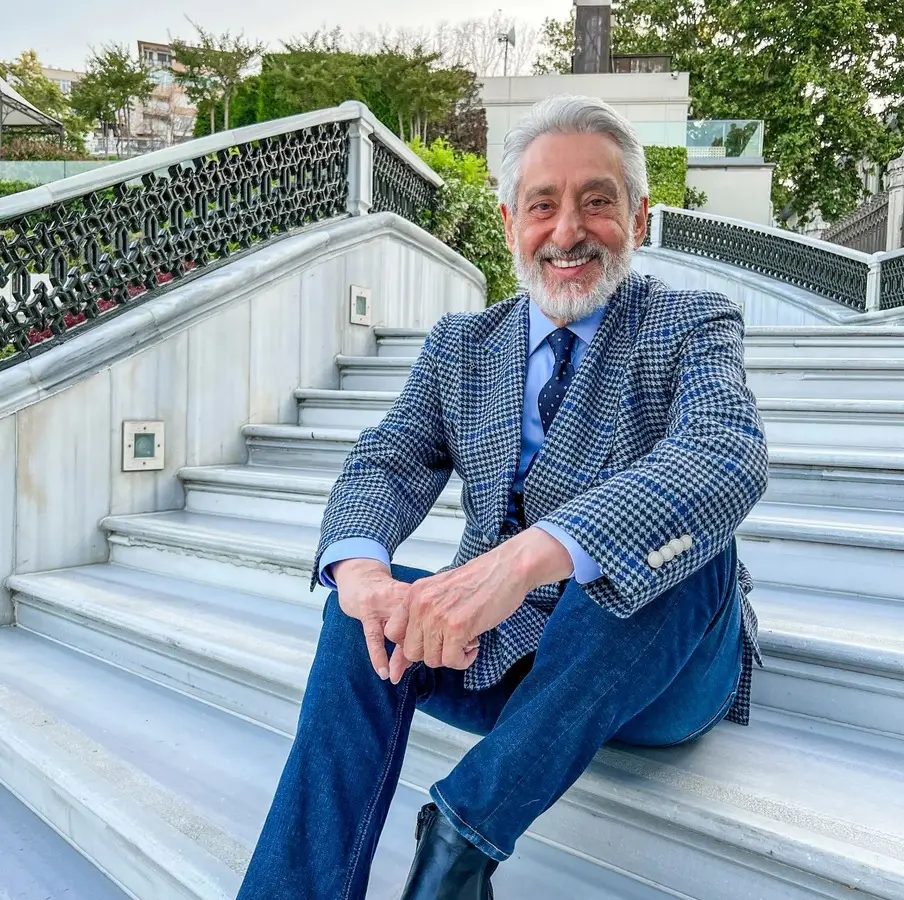 هفت صدای ماندگار ایران؛ خوانندگانی که نسلها با ترانههایشان زندگی کردند ابی؛ صدایی پرقدرت از عاشقانه تا ترانههای ملی