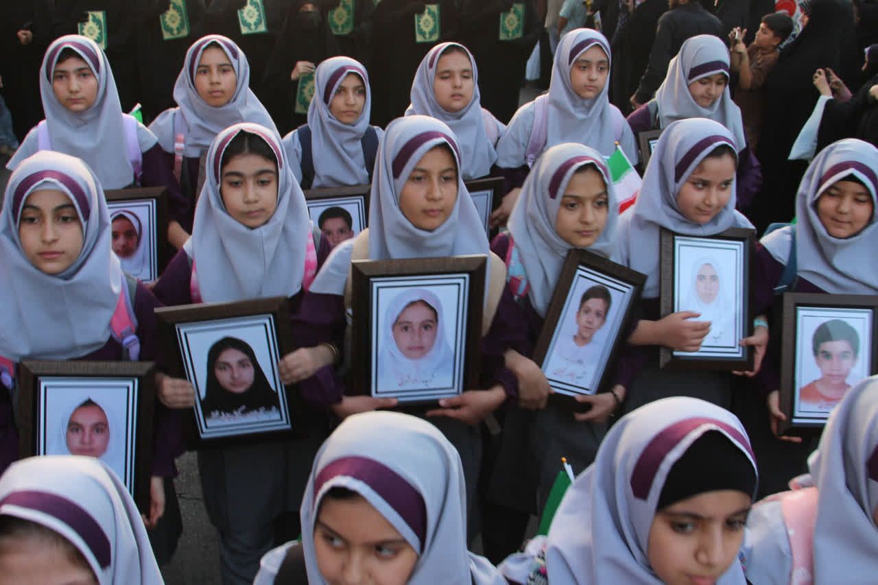 انشا درباره شهدای مدرسه میناب (مجموعه اختصاصی و جدید برای دانشآموزان) موزهای برای فراموش نشدن