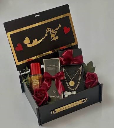 دخترا چی دوست دارن کادو بگیرن؟ راهنمای کامل انتخاب هدیه برای دخترها کادو برای سالگرد ازدواج یا آشنایی