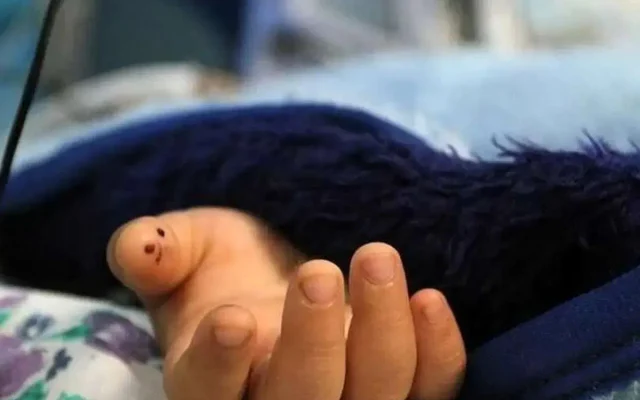 مرگ تلخ دختر سه‌ساله بر اثر عقرب‌گزیدگی در قلعه‌گنج