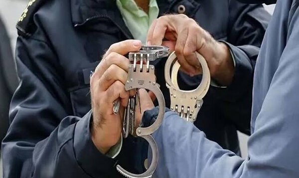 دستگیری مردی که با جعل عنوان سرهنگ پلیس از شهروندان اخاذی میکرد شناسایی ۷ تا ۸ شاکی در پرونده پلیس قلابی